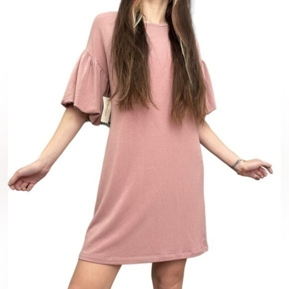 NWT Francesca’s Alya Bell Sleeve Mauve Dress